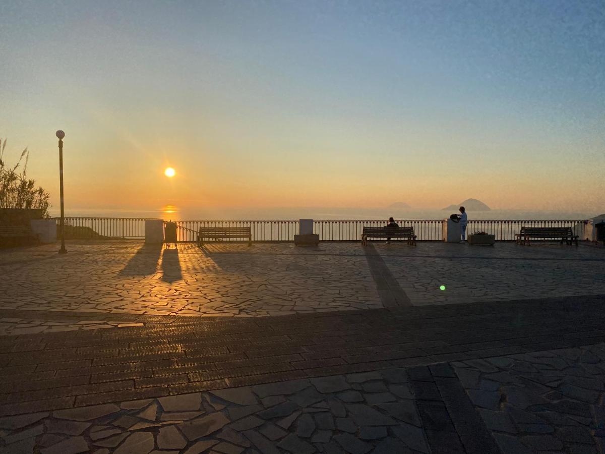 Апартаменты Lipari Centro Storico Flat 7 Mins From Port Экстерьер фото