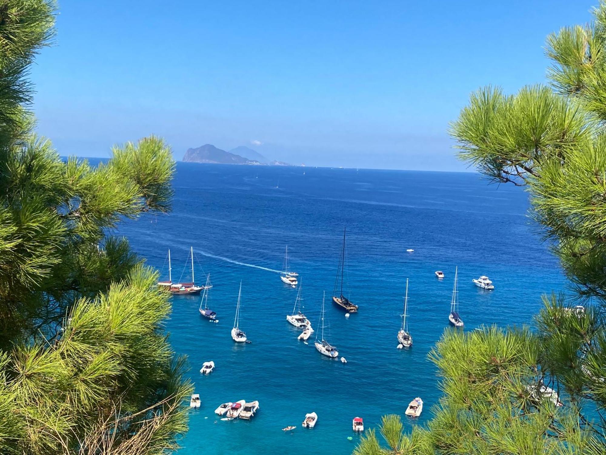 Апартаменты Lipari Centro Storico Flat 7 Mins From Port Экстерьер фото