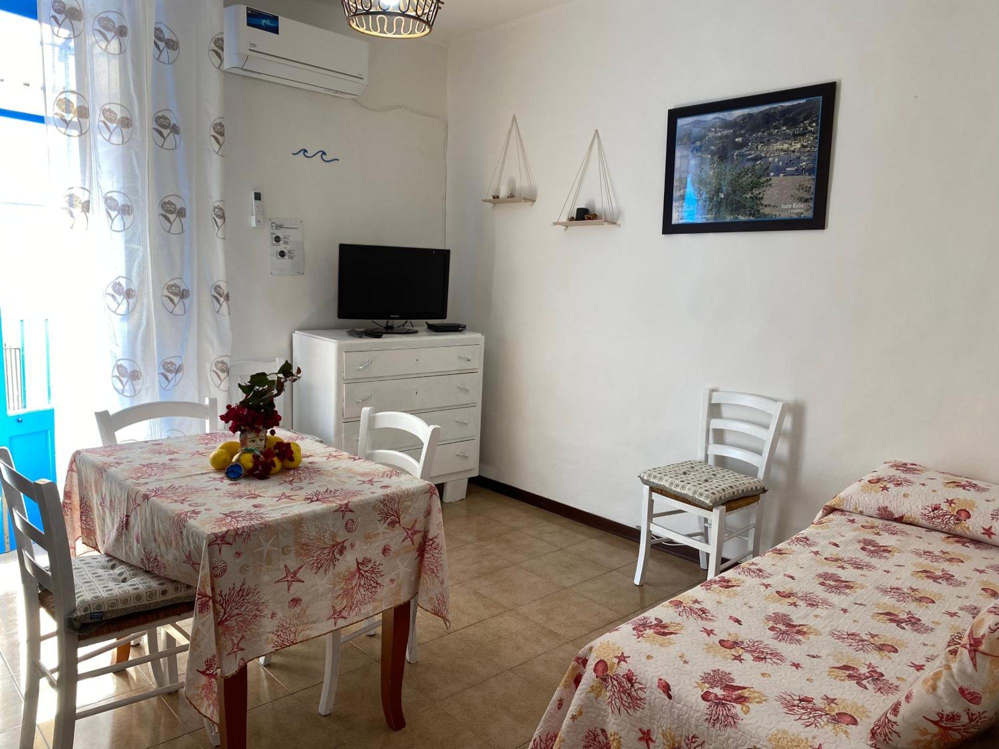 Апартаменты Lipari Centro Storico Flat 7 Mins From Port Экстерьер фото
