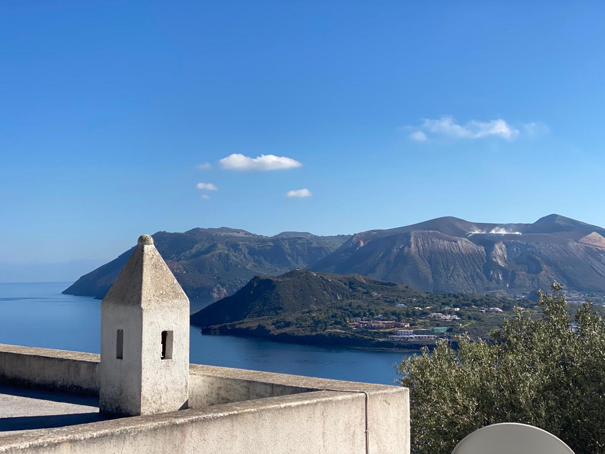Апартаменты Lipari Centro Storico Flat 7 Mins From Port Экстерьер фото